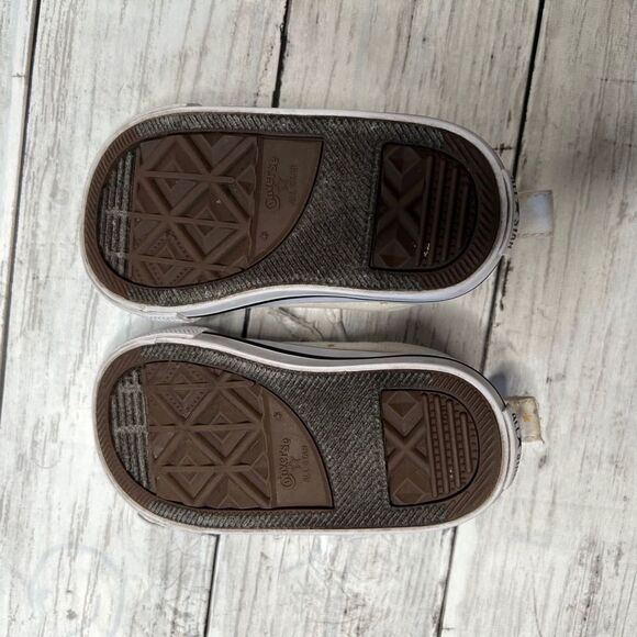 Converse baby white and black rim and gold stars  5 - Picture 4 of 6